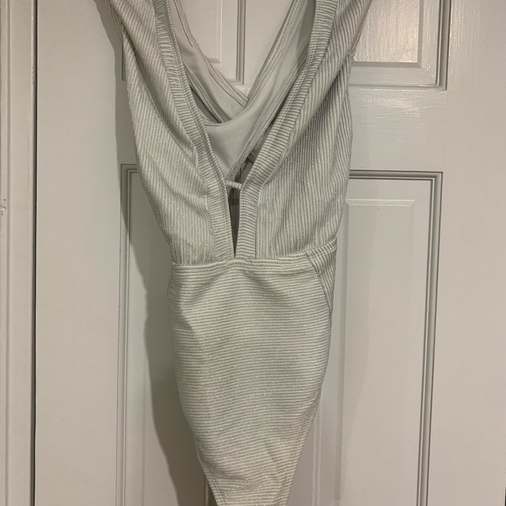 Kenneth Cole-Silver/White rubbed one piece-size XL-NWT